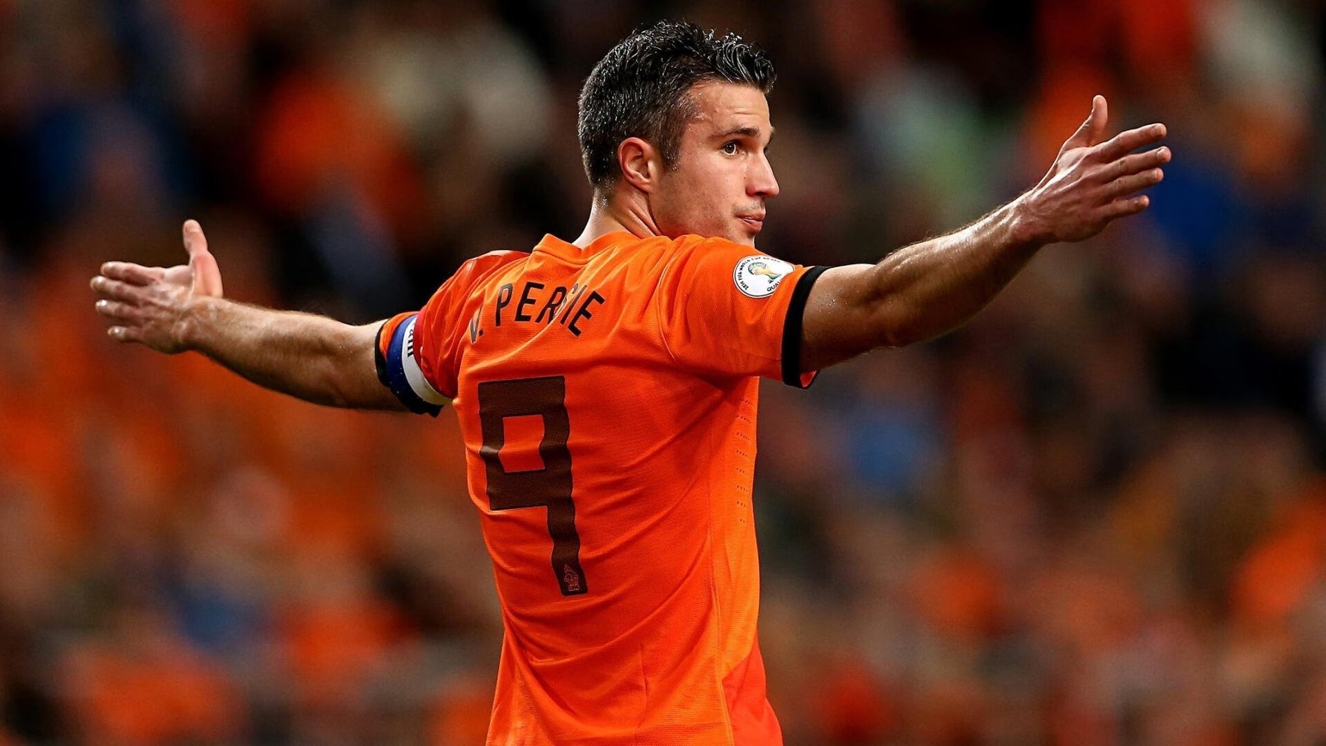 爱游戏-“羽毛球挑战：高新体育中心赛场极速对决成观众焦点”