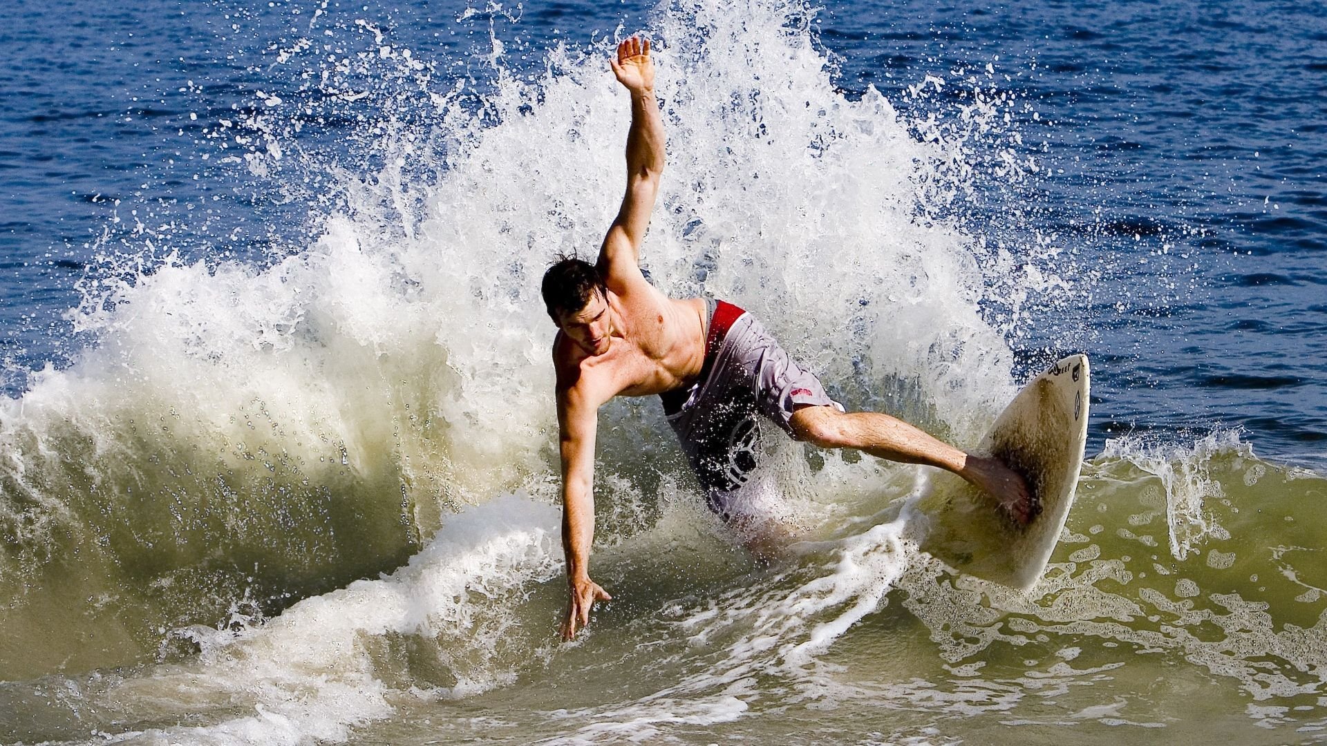 爱游戏体育-跳水技术稳健突尼斯发挥正常,跳水项目减少