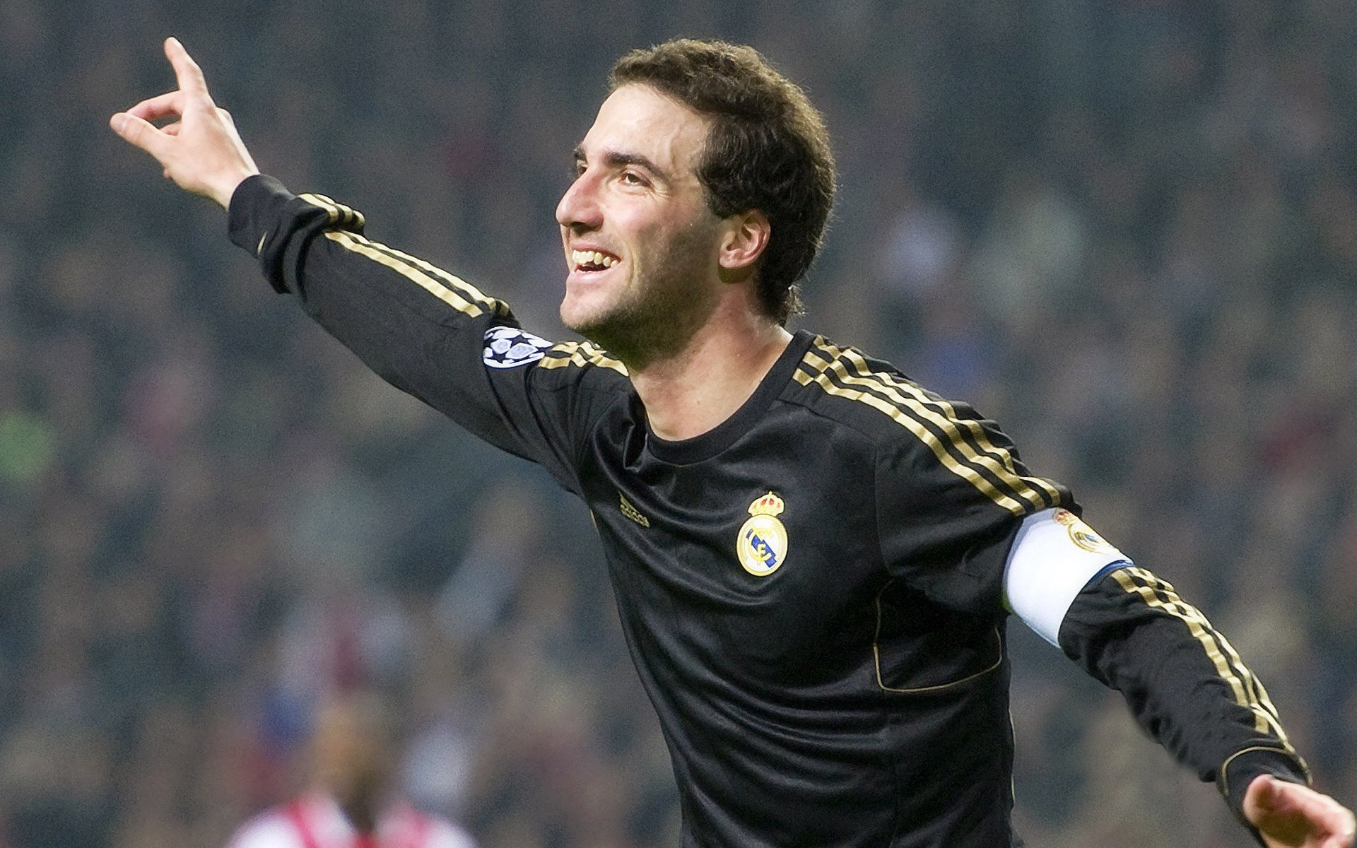 爱游戏平台-达米恩·麦肯齐:突破与传球如出一辙,他是全黑队不可或缺的进攻利器